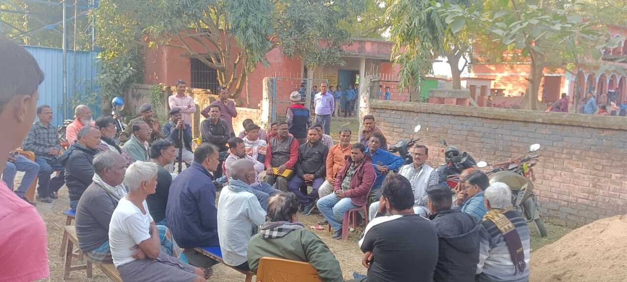 मनरेगा से बनाये जा रहे खेल मैदान का डीडीसी ने किया निरीक्षण