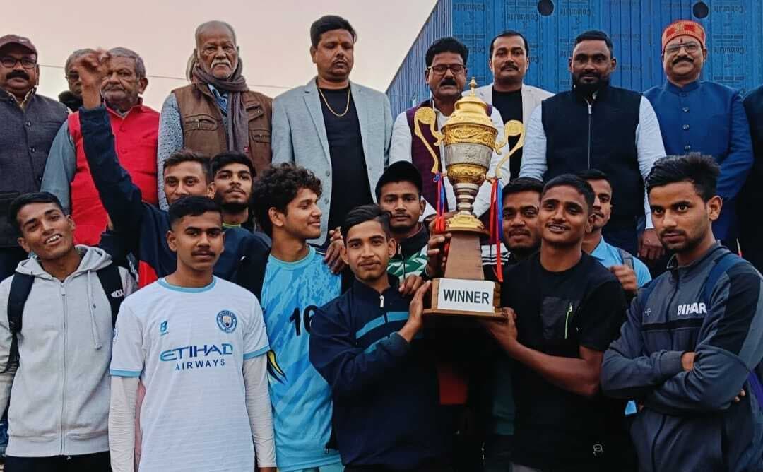 कापड़ी मेमोरियल फुटबॉल टूर्नामेंट के फाइनल में शीतलपुर बना चैंपियन