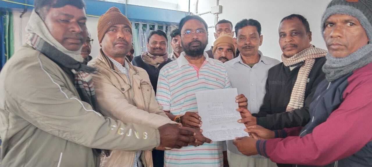 Deoghar News : आदिवासी शिक्षकों ने की सोहराय पर्व पर छुट्टी देने की मांग, विधायक से सौंपा मांग पत्र