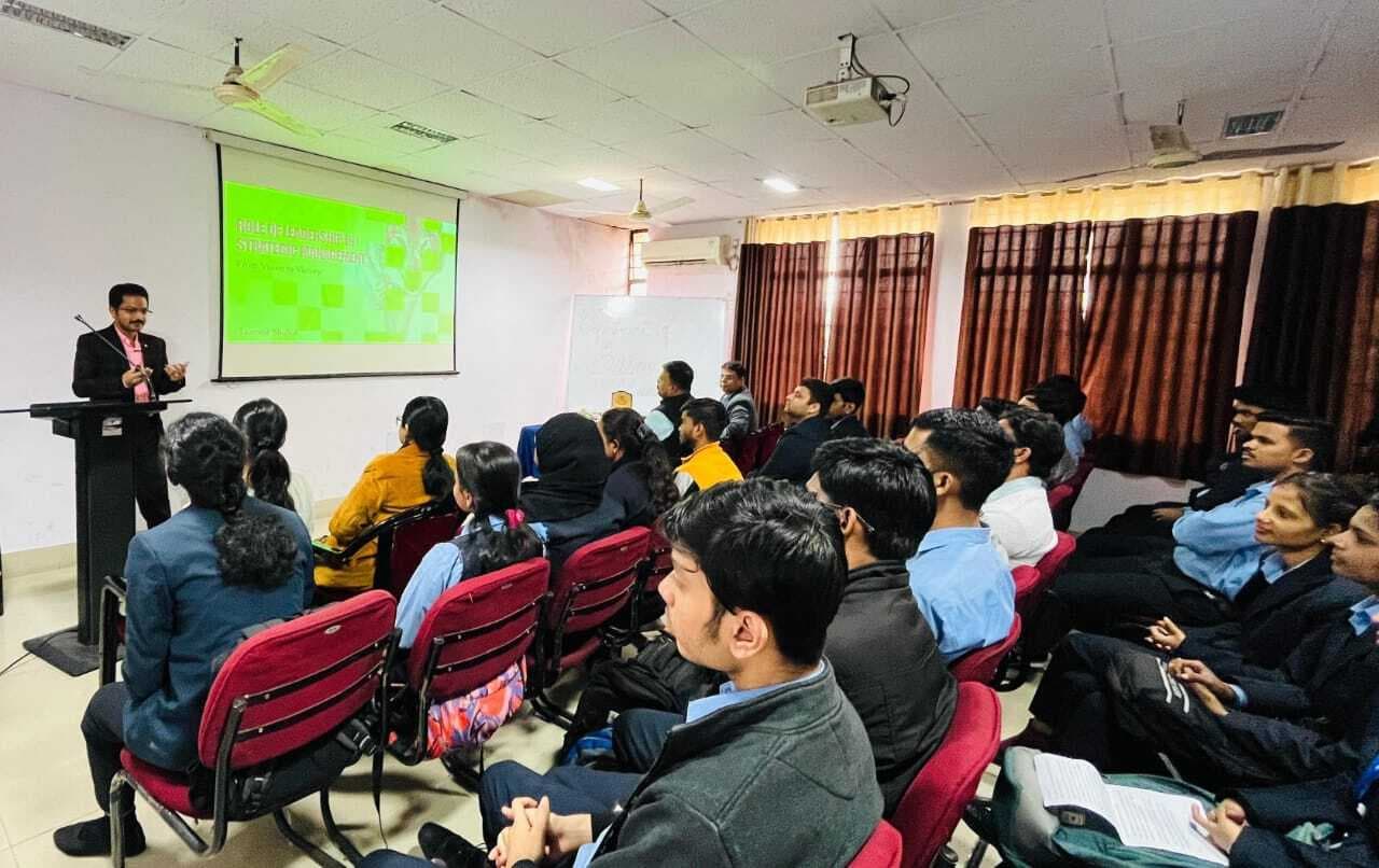 Jamshedpur news. विद्यार्थियों को दिये गये बिजनेस लीडर बनने के गुर