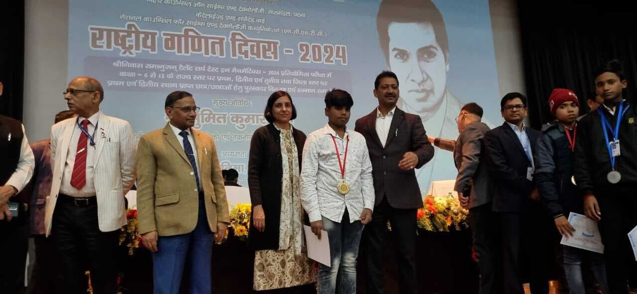 श्रीरामानुजन टैलेंट सर्च परीक्षा के टॉपर ऋषभ को मंत्री ने किया सम्मानित