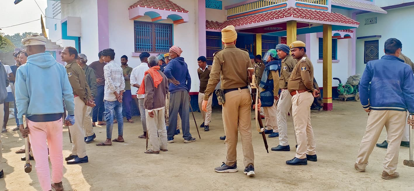 Chhapra News : मांझी में संपति कुर्क करने पहुंची पुलिस के भय से आरोपित ने राजस्थान में किया आत्मसर्मपण