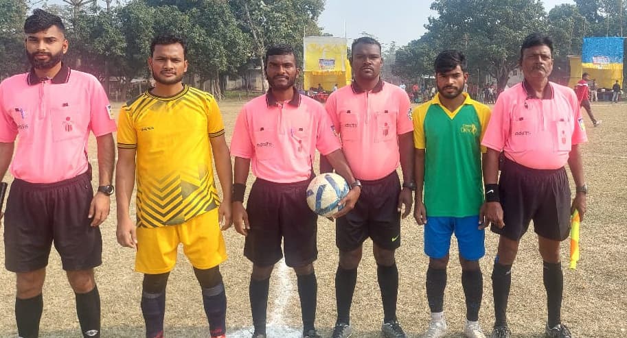 Purnia news : फुटबॉल टूर्नामेंट के सेमीफाइनल में दरमाही ने मनिहारी को हराया