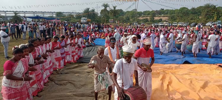 East Singhbhum News : भाषा, संस्कृति, परंपरा व ग्राम व्यवस्था को बचाने की जरूरत