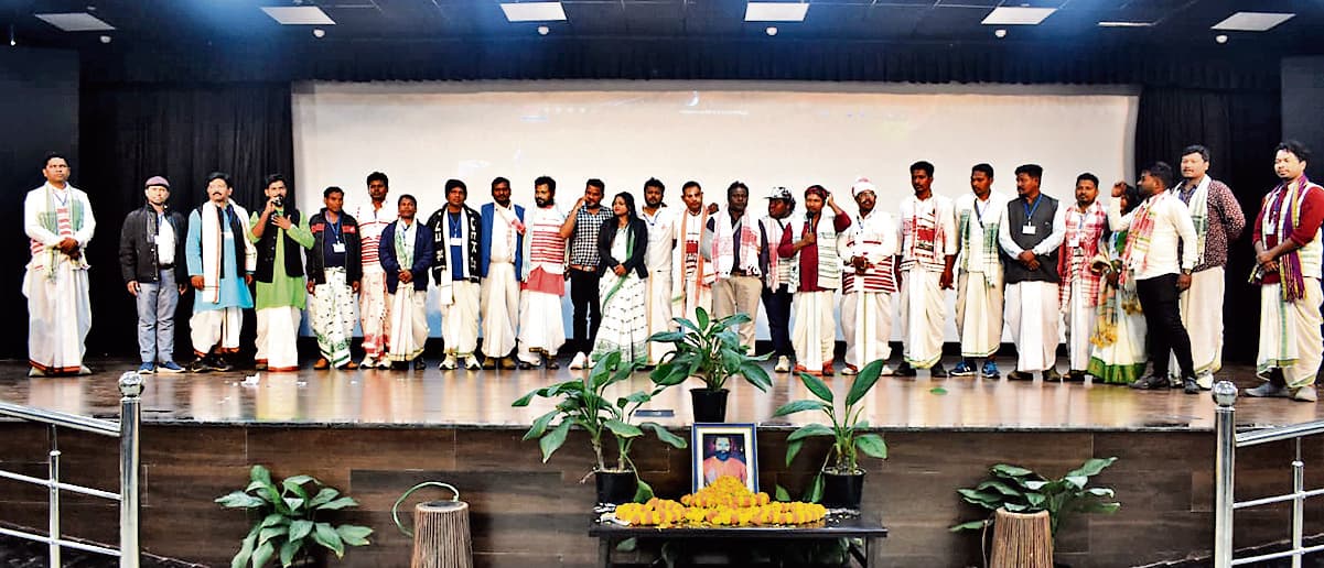 seraikela kharsawan news: एकजुट होकर अपनी संस्कृति बचाएं : डॉ जानुम