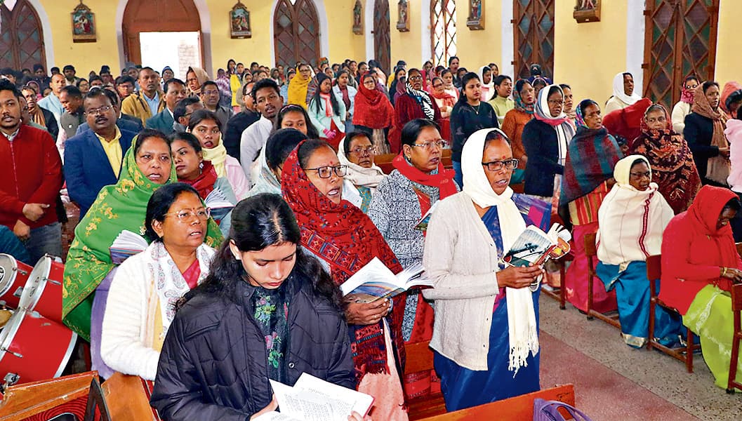Dhanbad News:आखिरी एडवेंट संडे पर चर्चों पर उमड़े मसीही
