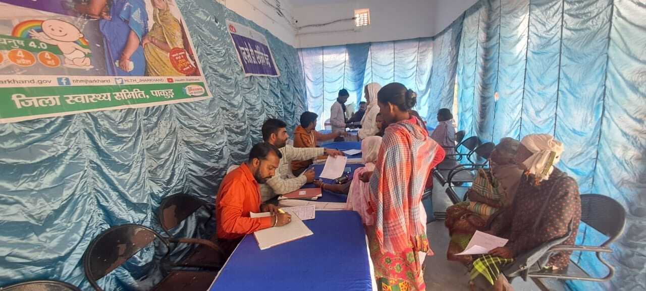 आयुष्मान आरोग्य शिविर में 455 लोगों की हुई स्वास्थ्य जांच