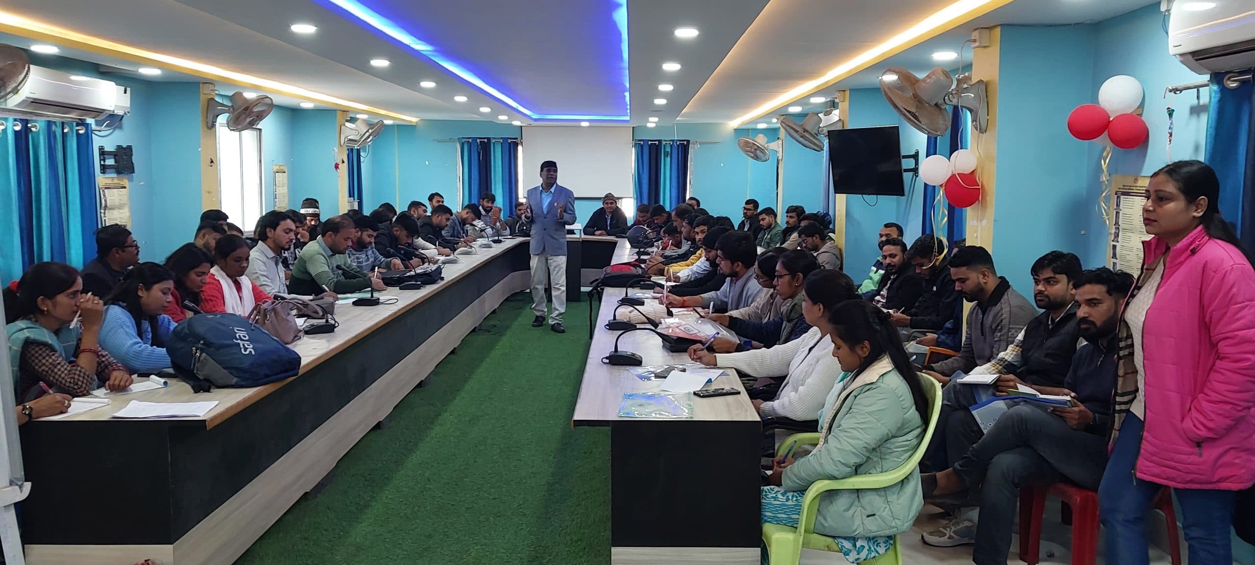 परिवार नियोजन पर एक दिवसीय सभी सीएचओ की दिया प्रशिक्षण