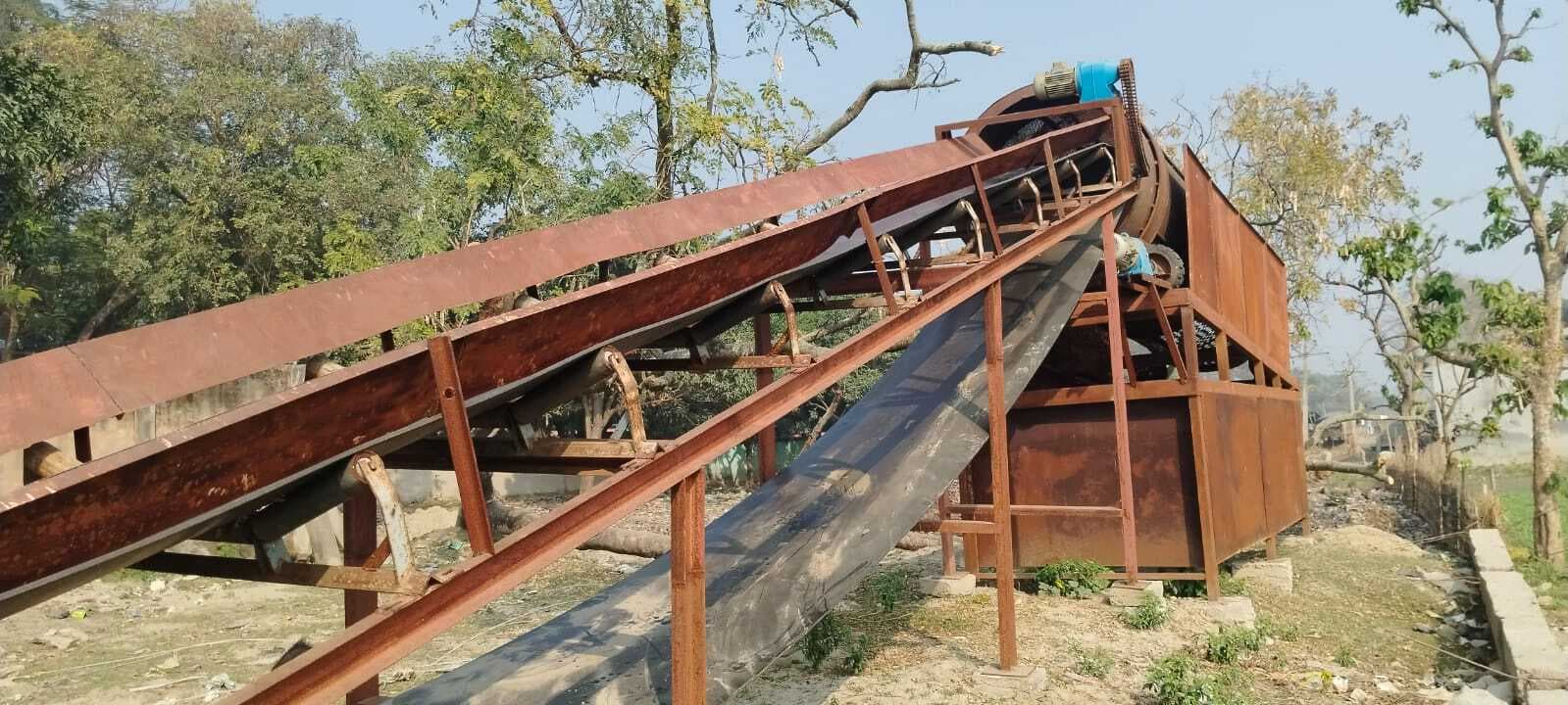 प्रखंड के पदाधिकारी व कर्मियों के आवास के पीछे गिराया जा रहा था कचरा, बीडीओ ने लगायी रोक