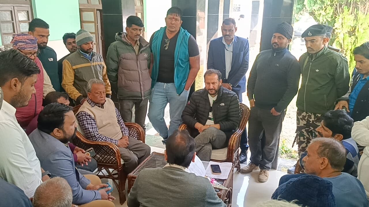 पीएचइडी मंत्री ने सुनी लोगों की समस्या, कहा वीरपुर में सुंदर बस पड़ाव का किया जायेगा निर्माण