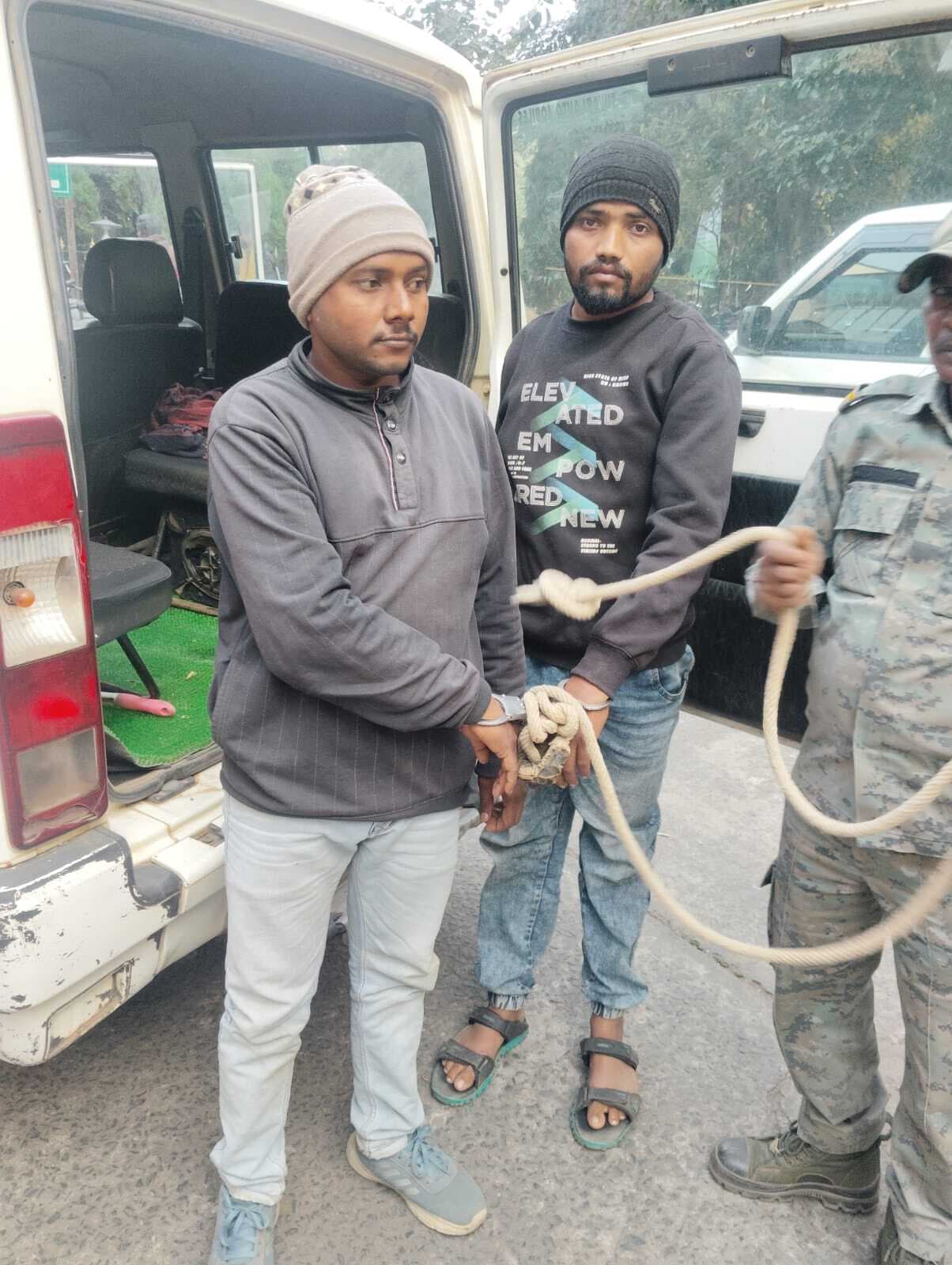 Lead News : दो साइबर ठग गिरफ्तार, दो बाइक व तीन मोबाइल जब्त