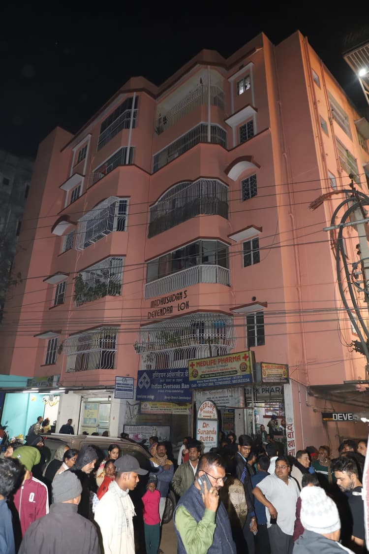 Jamshedpur News : मानगो में एक फ्लैट में लगी आग, कई सामान जल कर राख