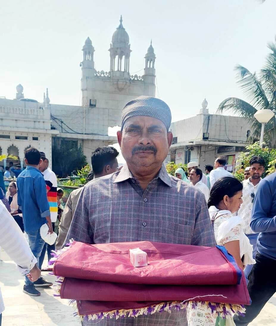 Jamshedpur News : मंगल कालिंदी ने चादरपोशी कर राज्य में सुख-शांति की दुआ मांगी