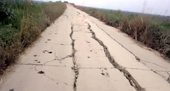 एनएच को जोड़ने वाली मिल्की-अभयपुर सड़क जर्जर