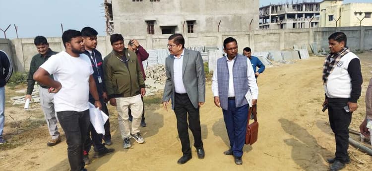 सत्र 2025-2026 में बिल्डिंग तैयार कर विद्यालय प्रशासन को सौंपें