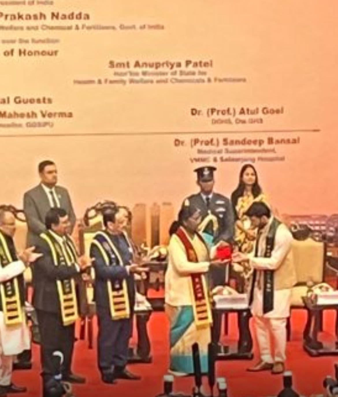 दीक्षांत समारोह में नेत्र रोग विशेषज्ञ डॉ अनुराग को राष्ट्रपति ने किया सम्मानित