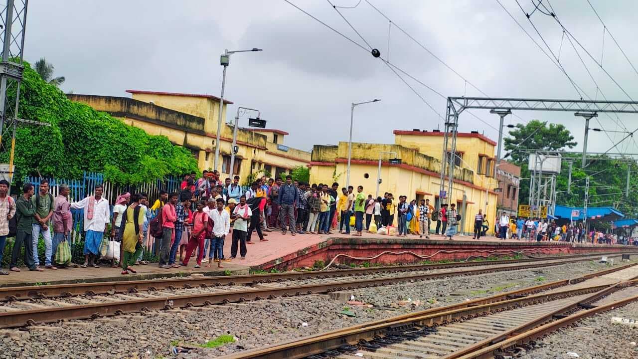 16,001 रजिस्टर्ड हैं प्रवासी मजदूर जबकि इससे दोगुनी दूसरे राज्यों में कर रहे हैं काम