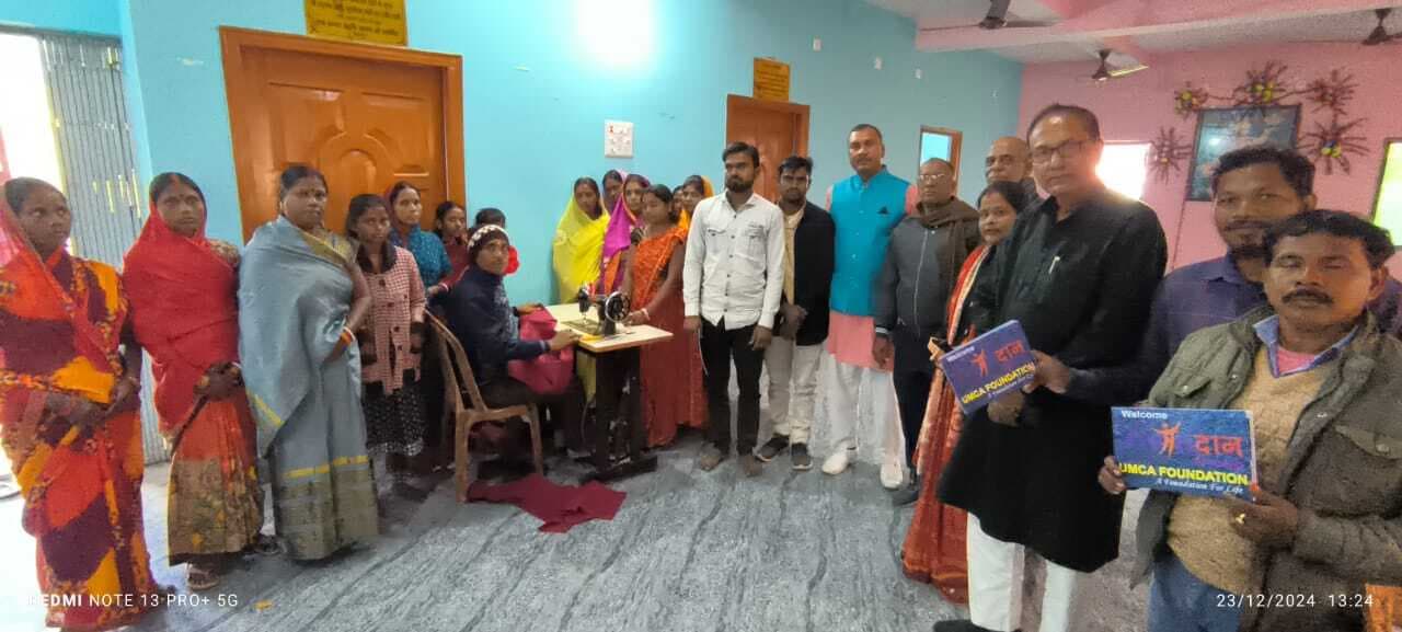 सिलाई प्रशिक्षण लेकर महिलाएं बन रहीं आत्मनिर्भर