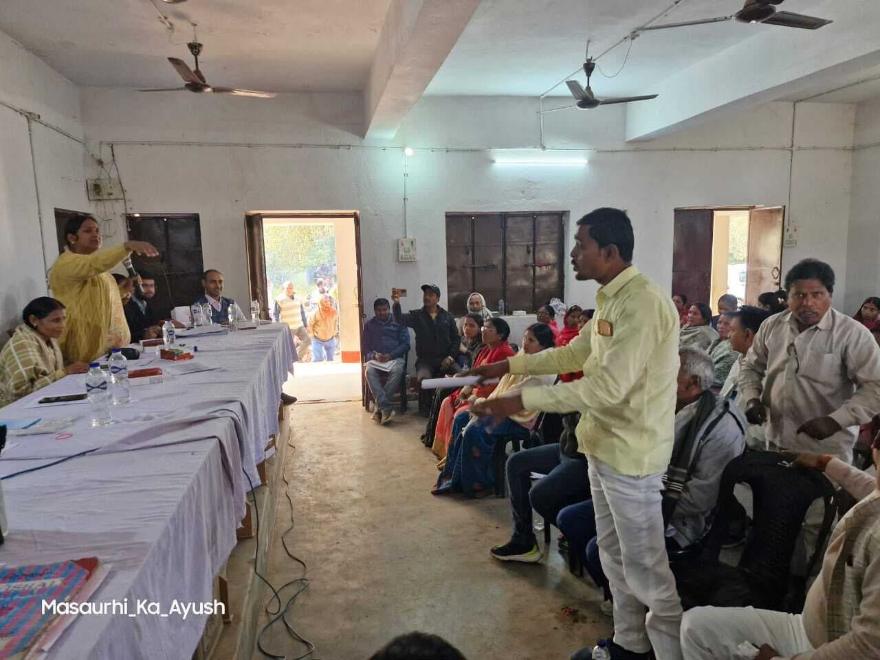 पंस की बैठक में प्रतिनिधि भेजे जाने पर सदस्यों ने किया हंगामा