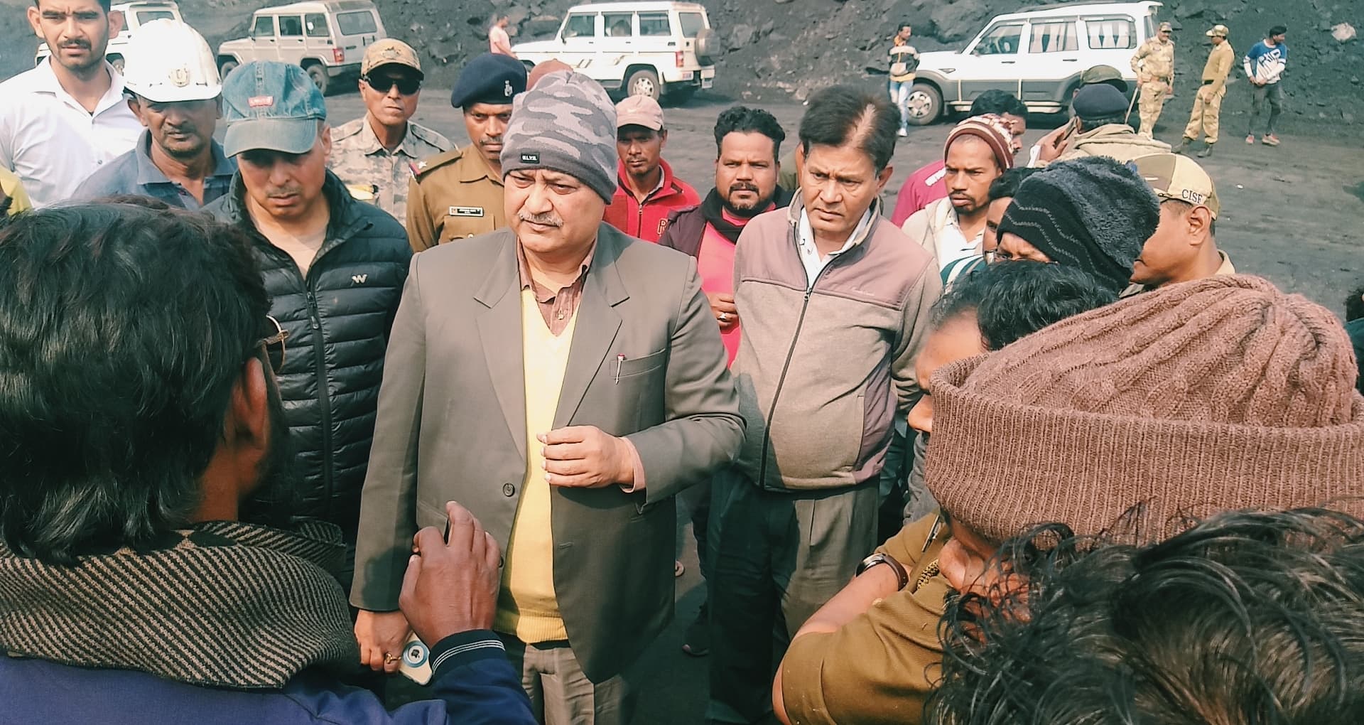 Bokaro News : विस्थापितों ने एकेके ओसीपी में ठप किया उत्पादन कार्य