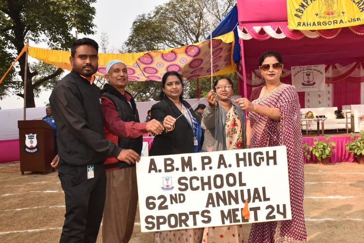 खेलकूद में बच्चों ने दिखायी प्रतिभा