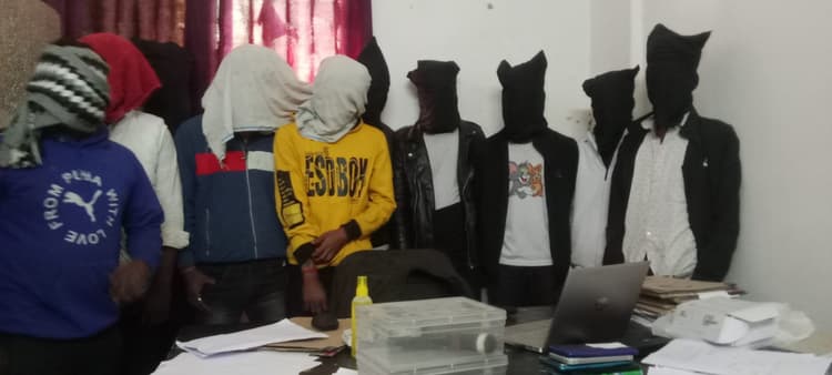 सोशल मीडिया पर हथियार का वीडियो डालने वाले दस गिरफ्तार