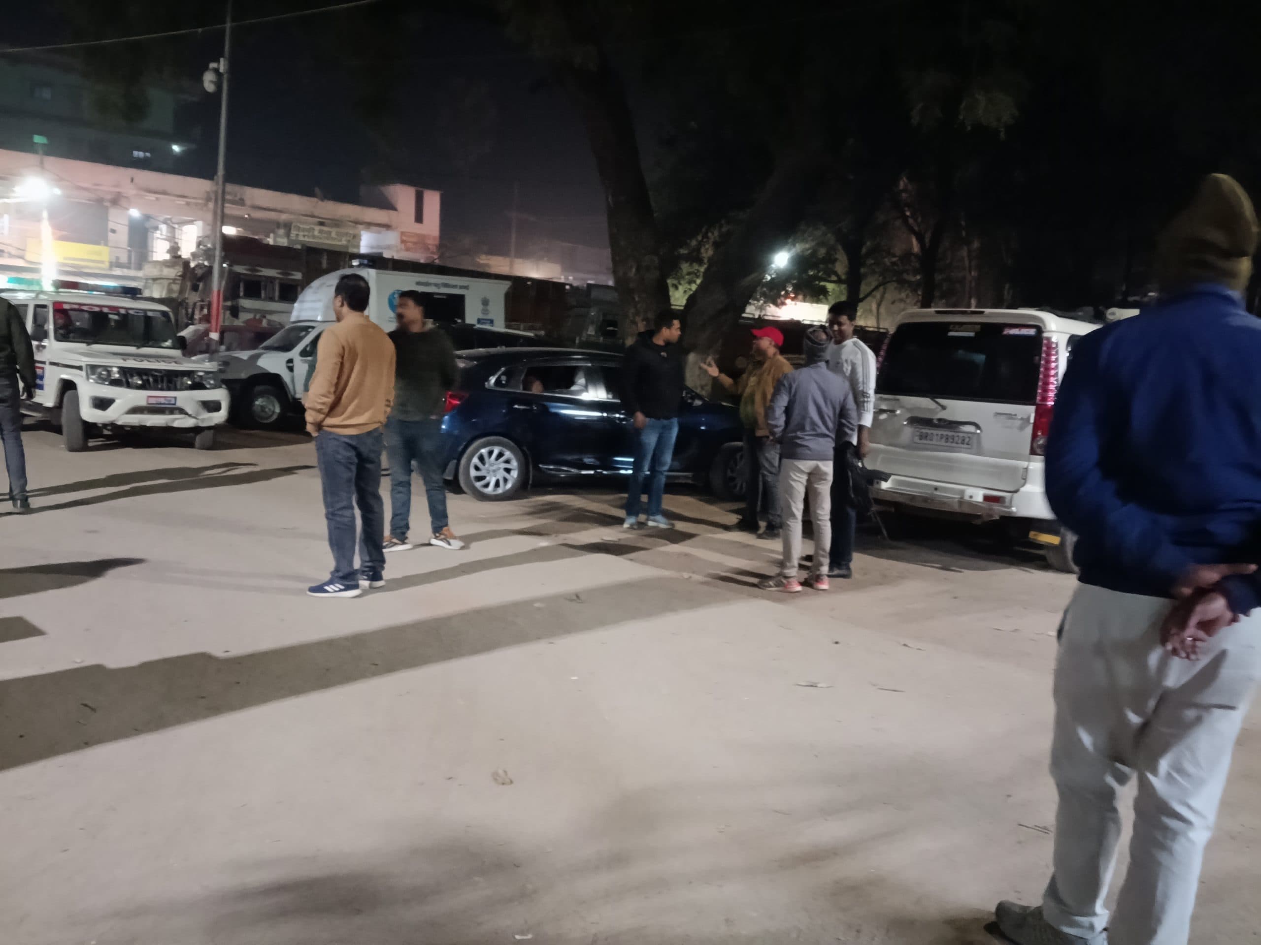 छापा मारने गयी टीम से भिड़े ग्रामीण, अपराधी को छुड़ाया