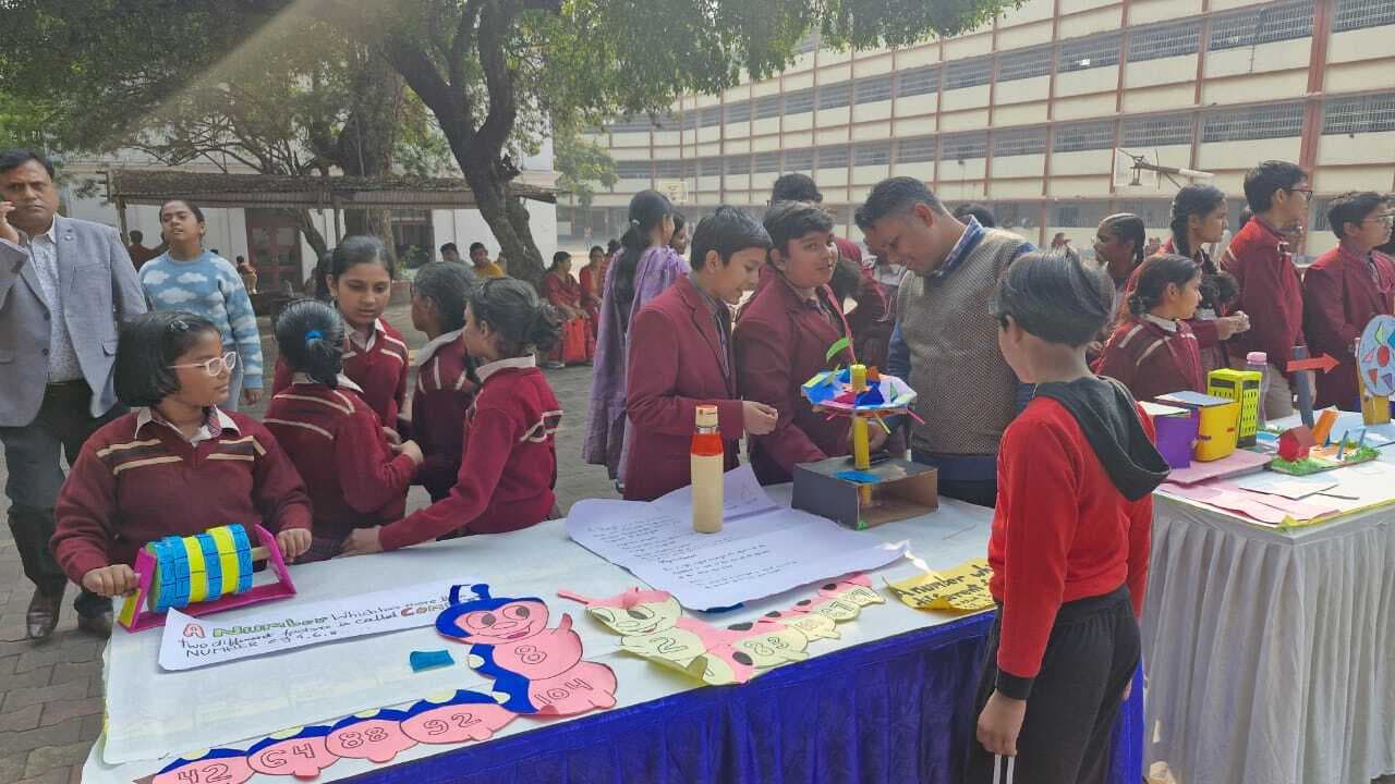 Jamshedpur News : डीएवी में गणित प्रदर्शनी का आयोजन, छात्रों ने दिखाई प्रतिभा