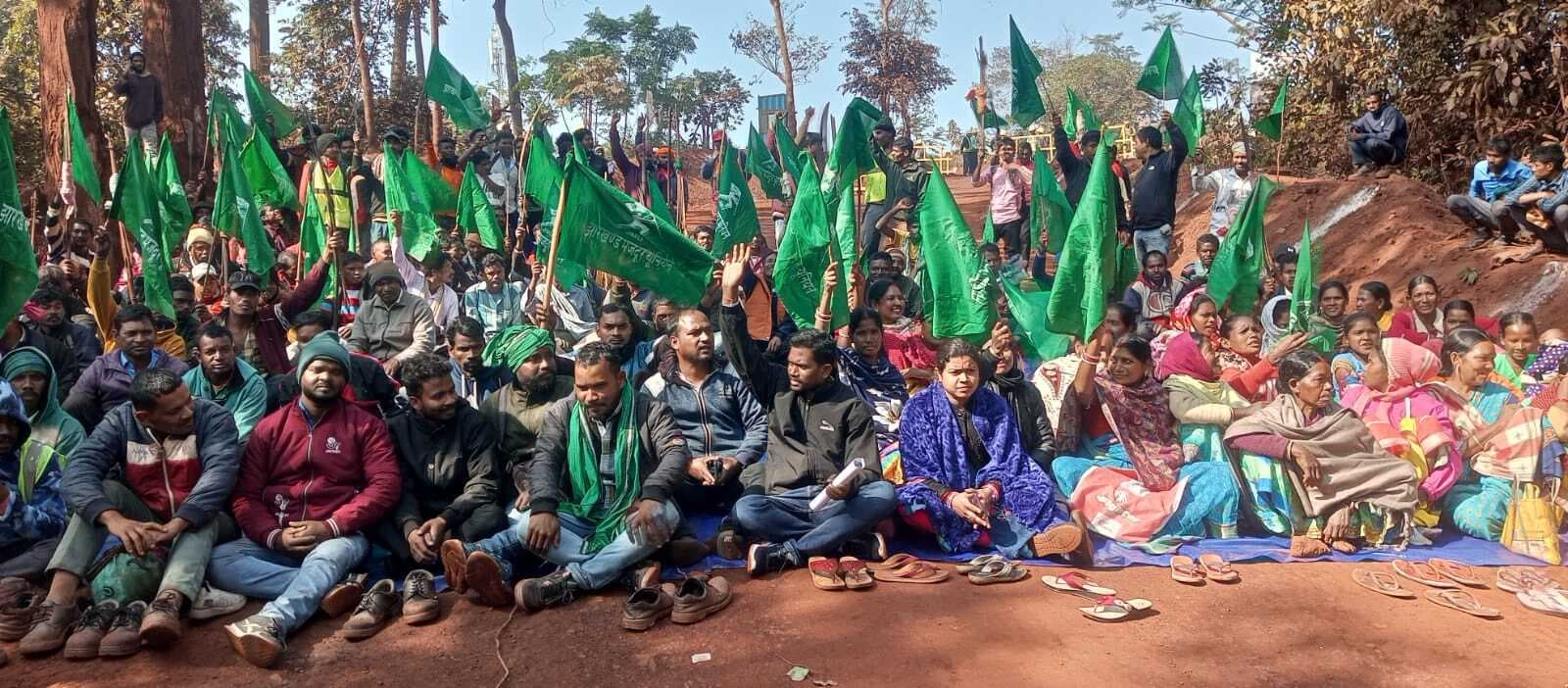 Chaibasa News : टाटा स्टील विजय टू खदान में मजदूरों की आर्थिक नाकाबंदी शुरू, उत्पादन व ढुलाई कार्य ठप