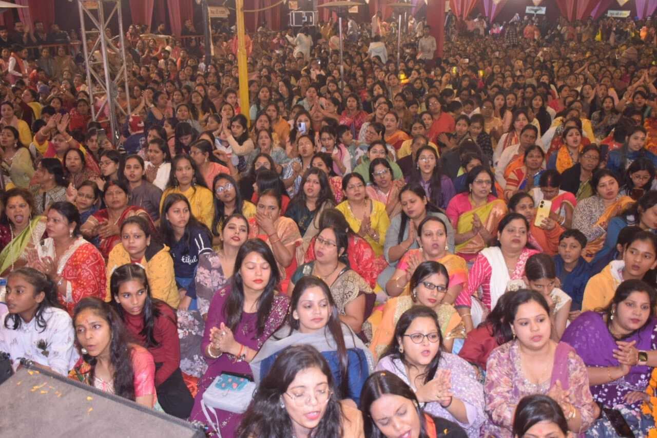 Dhanbad News : धनबाद में फूलों से सजा श्याम प्रभु का भव्य दरबार, भक्ति में डूबे श्याम भक्त