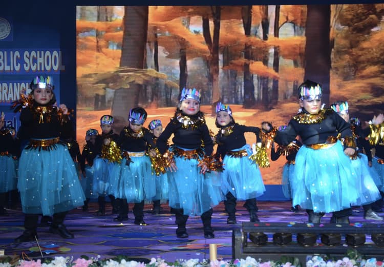 Dhanbad News : धनबाद पब्लिक स्कूल, हीरक ब्रांच का 19वां वार्षिकोत्सव ‘गूंज’ संपन्न