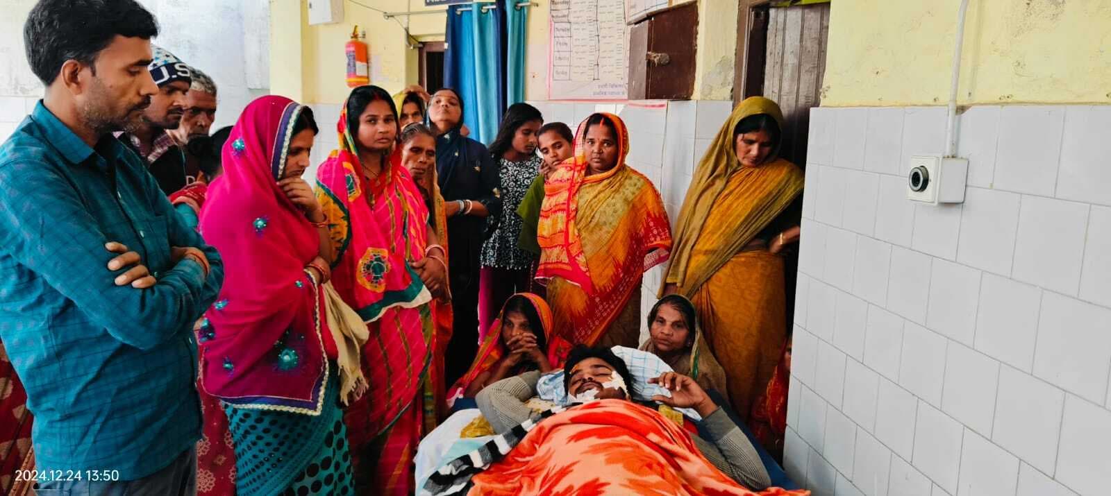 अनियंत्रित स्कॉर्पियो ने बाइक सवार युवक को रौंदा, रेफर