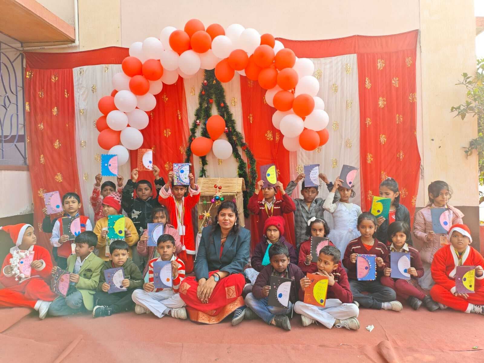 डीएवी में निबंध प्रतियोगिता के विद्यार्थी सम्मानित