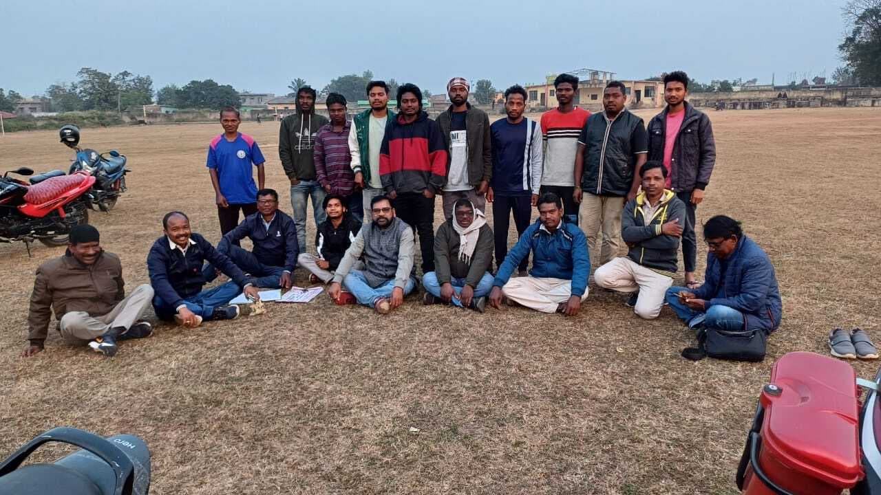 आदिवासी जागृति मंच का सोहराय मिलन समारोह सात को  तैयारियों को लेकर मंच के सदस्यों ने किया बैठक