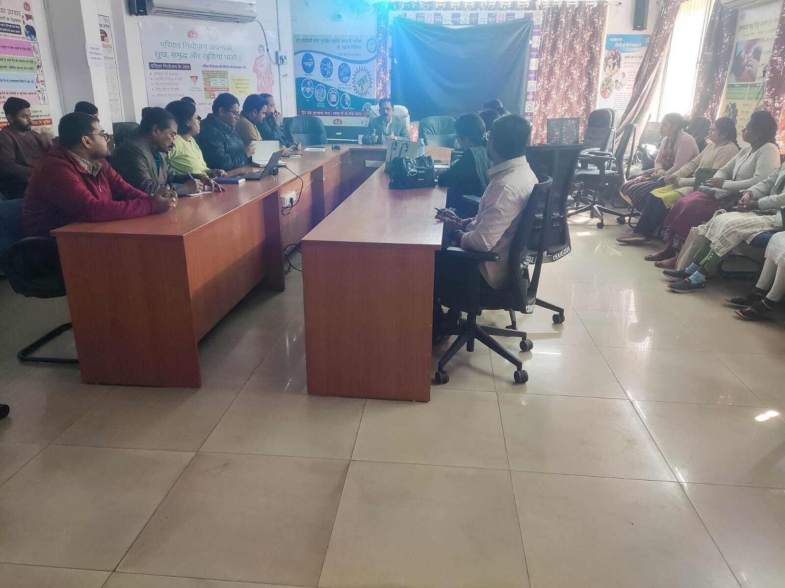 Jamshedpur News : समय पर शहरी हेल्थ एंड वेलनेस सेंटर खोलने का निर्देश