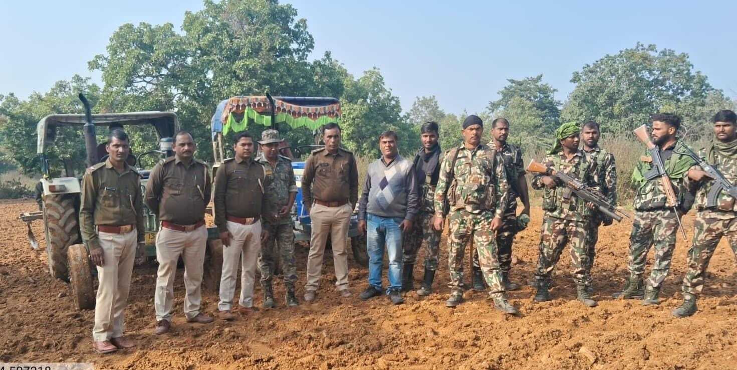 Gaya News : छकरबंधा में दो एकड़ में लगी अफीम की फसल को पुलिस ने किया नष्ट