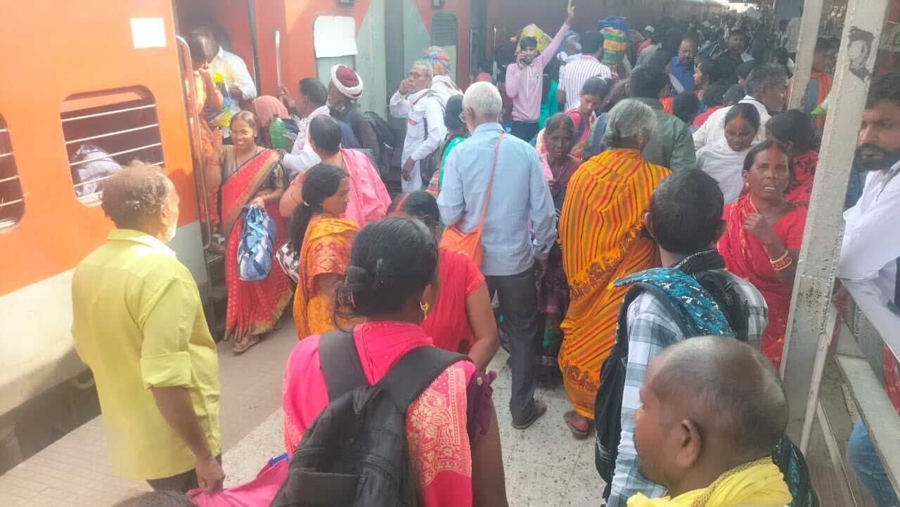 Gaya News : चलायी गयी गया से रांची के लिए परीक्षा स्पेशल ट्रेन, परीक्षार्थियों को मिली राहत