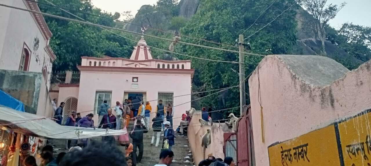 Deoghar news : तपोवन : रावण गुफा और बजरंगबली की प्रतिमा है मुख्य आकर्षण का  केंद्र