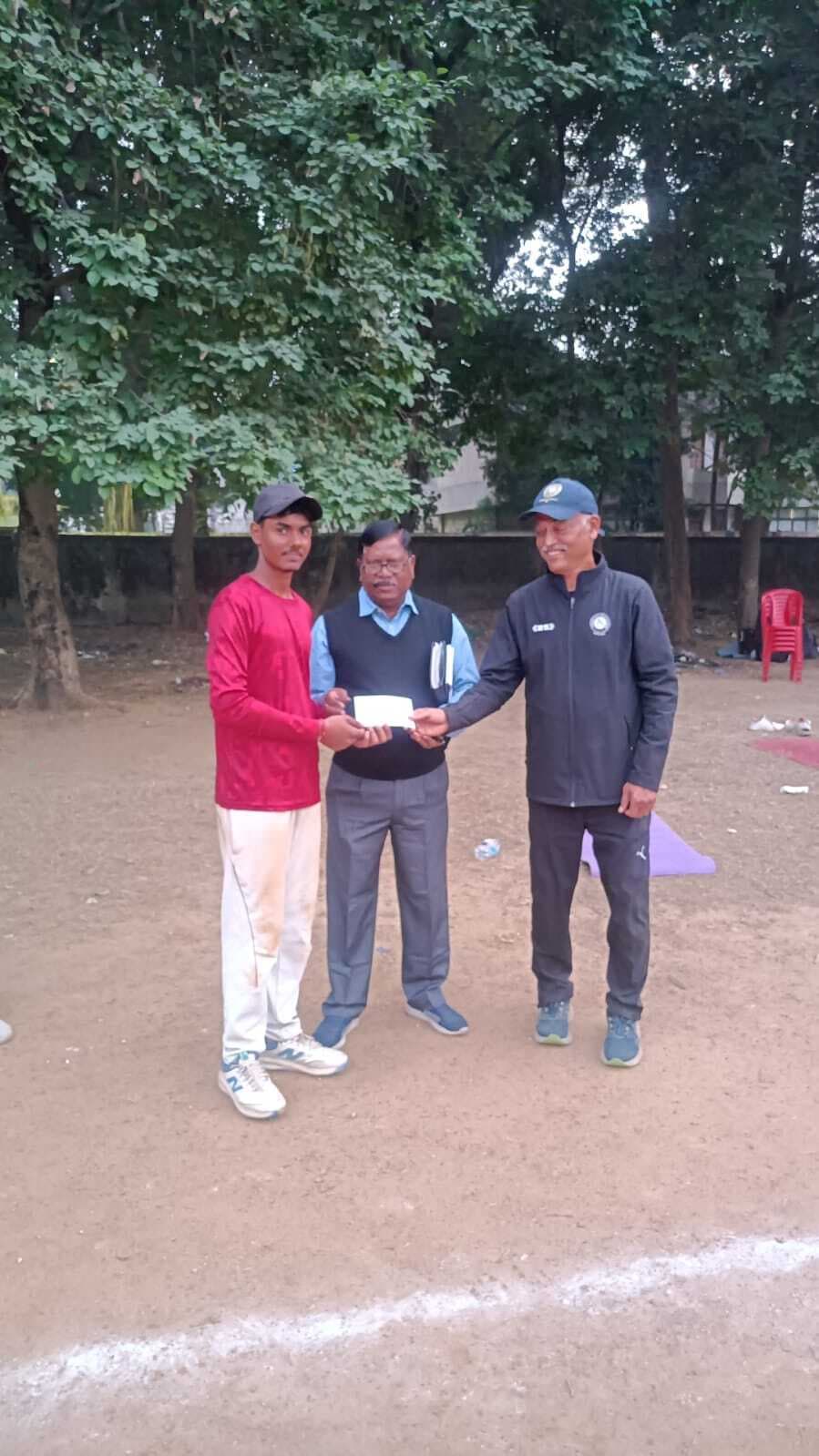 हिमांशु राव और वीर दास का शानदार प्रदर्शन