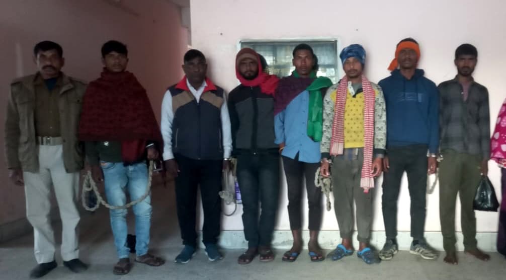 महिला समेत दो तस्कर व छह शराबी गिरफ्तार