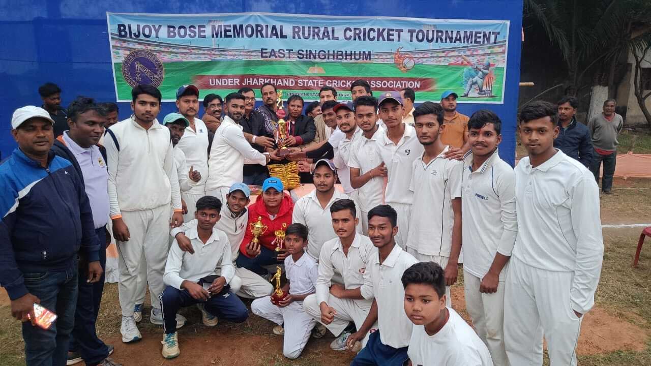 East Singhbhum News : मऊभंडार को हराकर करनडीह बना विजेता