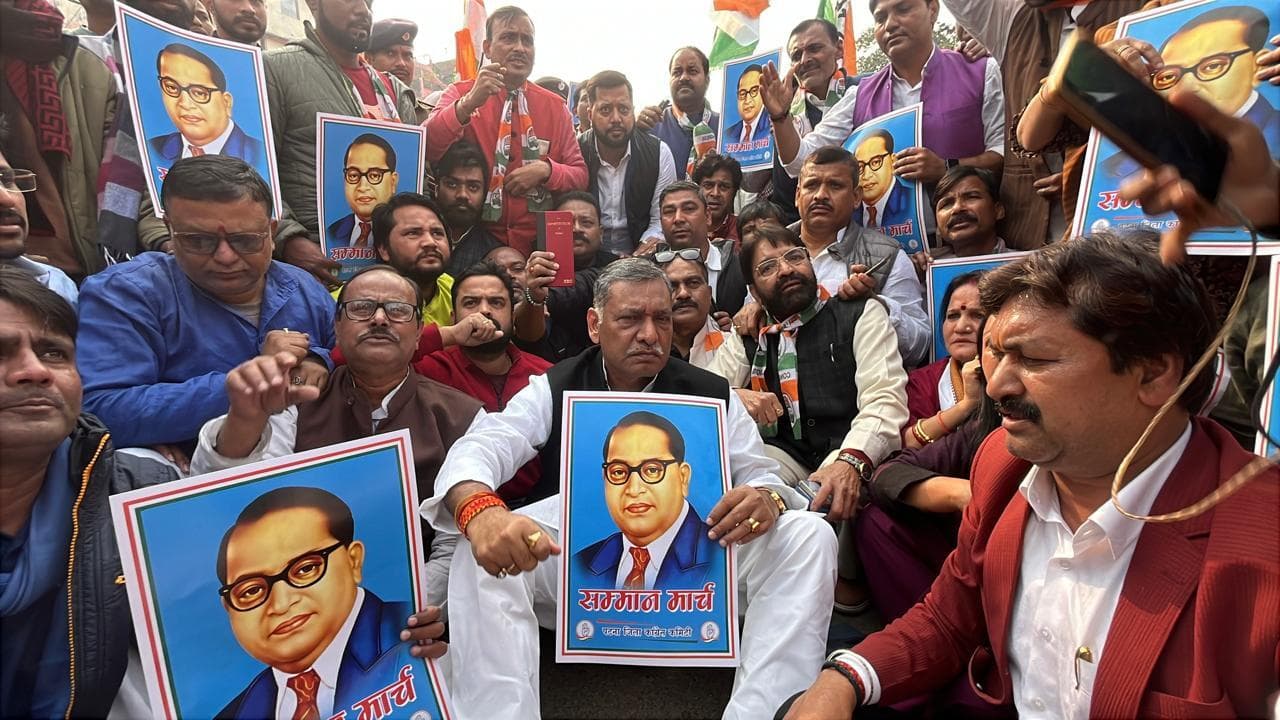 अंबेडकर के सम्मान में कांग्रेसी उतरे मैदान में