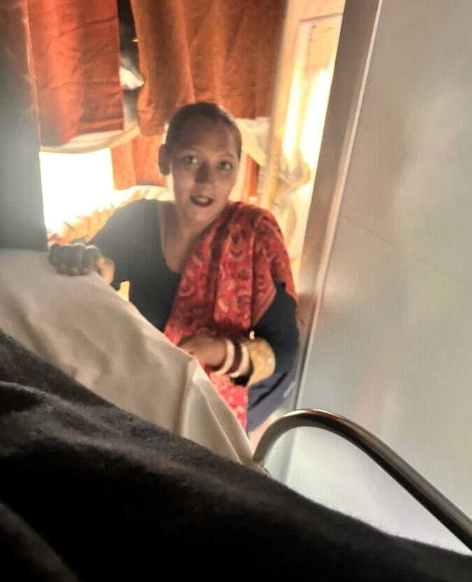ट्रेन में किन्नरों की दहशत, यात्रियों से की जबरिया वसूली