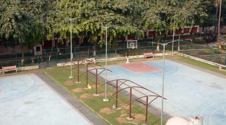 Patna News : धूप-बारिश से बचाव के लिए हार्डिंग पार्क में पांच जगह बनेंगे शेड