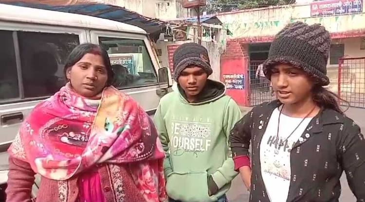 Dhanbad News : पति ने की दूसरी शादी, बच्ची के साथ पहली पत्नी पहुंची थाना