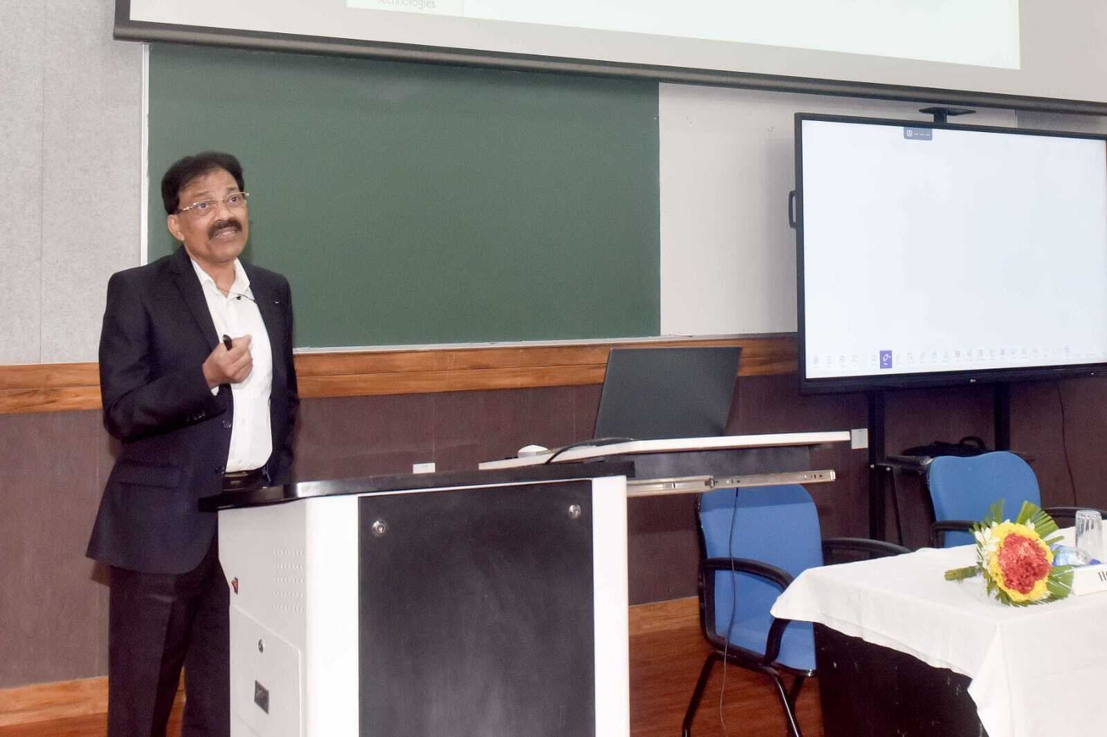 Dhanbad News: हाइड्रोजन स्वच्छ ऊर्जा का बेहतर विकल्प : डॉ विद्यानंदन