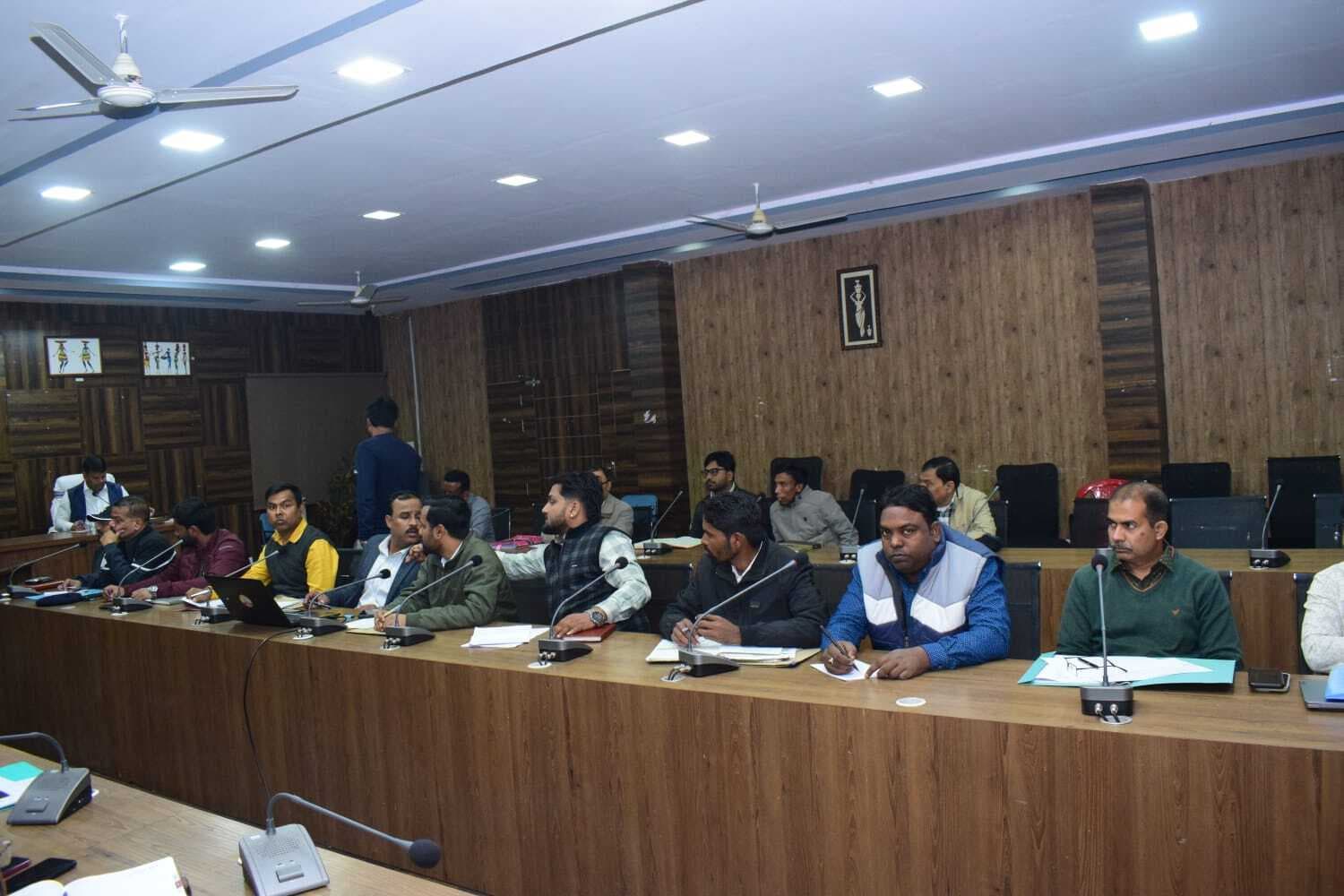 सड़कों पर सख्ती से चलायें वाहन चेकिंग: डीसी