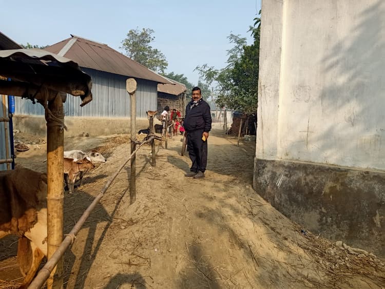 अतिक्रमण के कारण मुख्यमंत्री ग्रामीण सड़क का निर्माण कार्य निर्माण बाधित