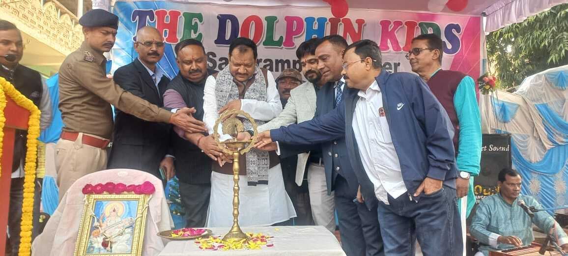 वार्षिकोत्सव समारोह में स्कूली बच्चों की प्रस्तुति देख मोहित हुए अभिभावक