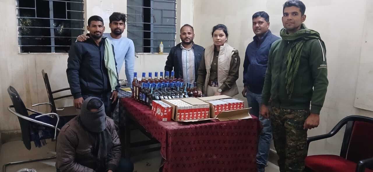 85 लीटर शराब के साथ आठ तस्कर गिरफ्तार